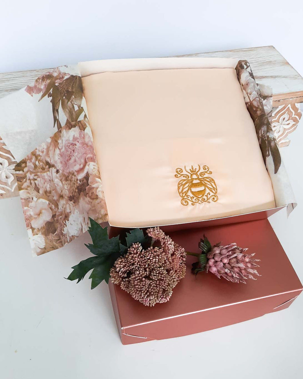 Signature Queen Bee Pure Silk Ivory Pillowcase Gift Box